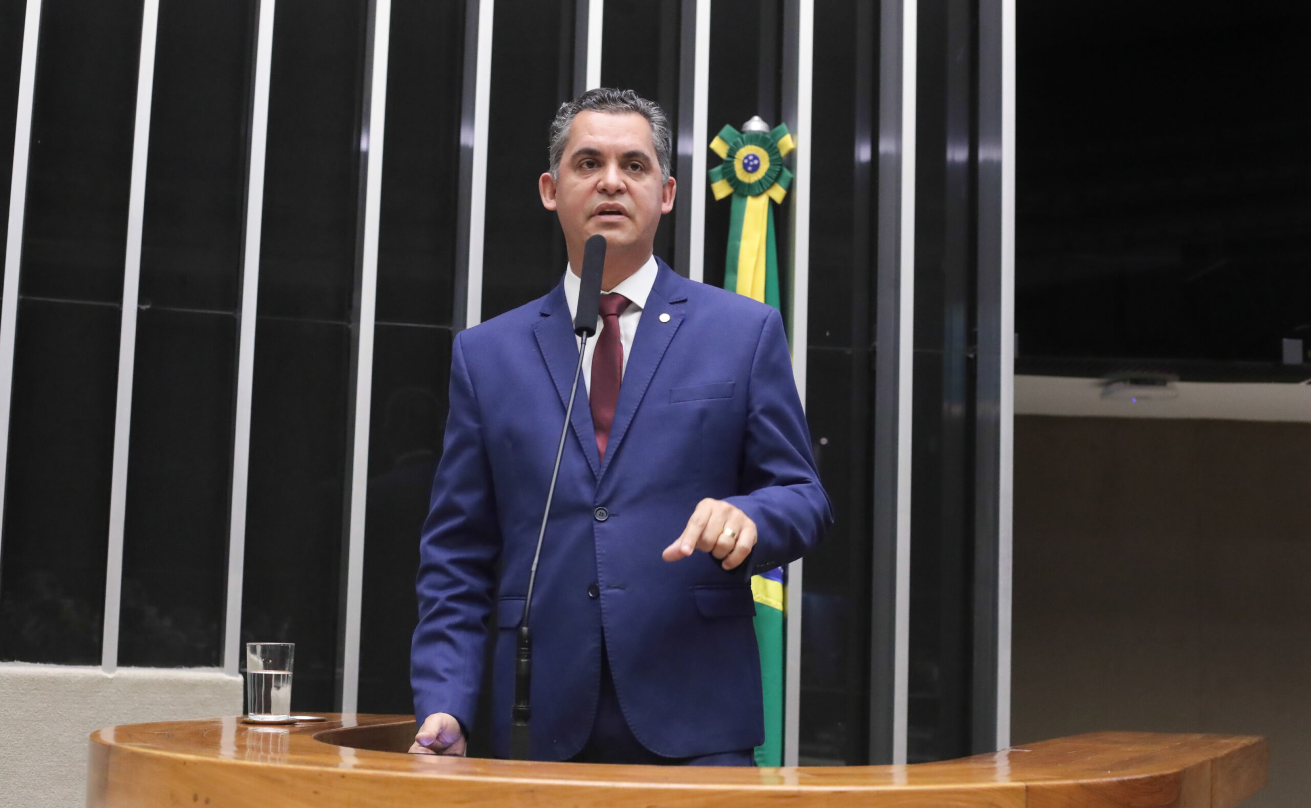 “Fortalece o SUS Brasileiro”, defende Gilson Daniel em aprovação da MP que cria o programa Agora Tem Especialistas